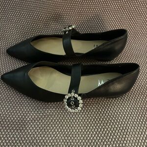 Fun flats with sparkly buckle!